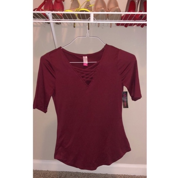 Burgundy top - Picture 2 of 2